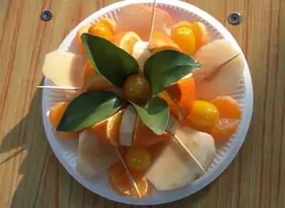 清爽夏日，水果拼盤的魅力